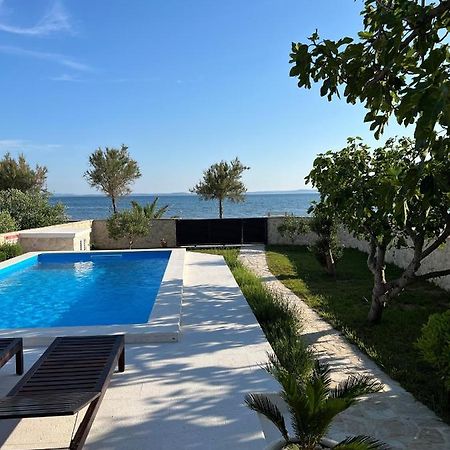 Holiday House Laura Vir Buitenkant foto