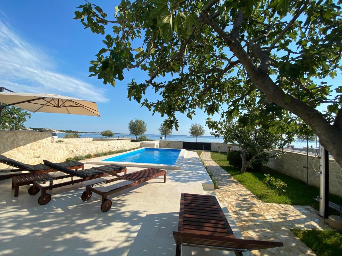 Holiday House Laura Vir Buitenkant foto