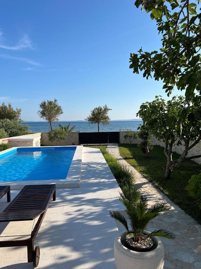 Holiday House Laura Vir Buitenkant foto